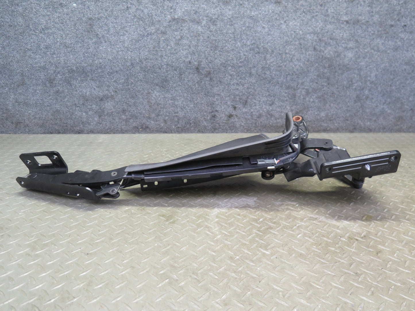 2004-2009 Cadillac XLR Left Right Side Convertible TOP Decklid Hinge Bracket Set