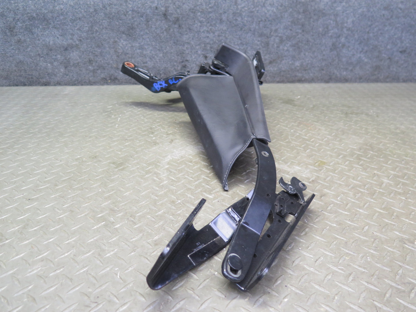 2004-2009 Cadillac XLR Left Right Side Convertible TOP Decklid Hinge Bracket Set