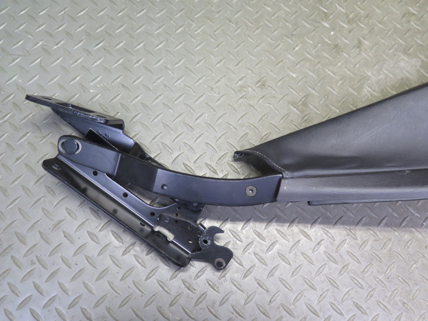 2004-2009 Cadillac XLR Left Right Side Convertible TOP Decklid Hinge Bracket Set