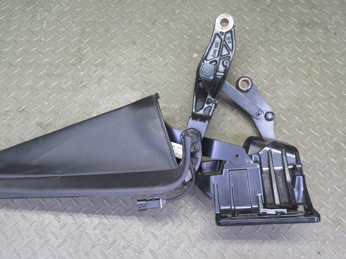 2004-2009 Cadillac XLR Left Right Side Convertible TOP Decklid Hinge Bracket Set