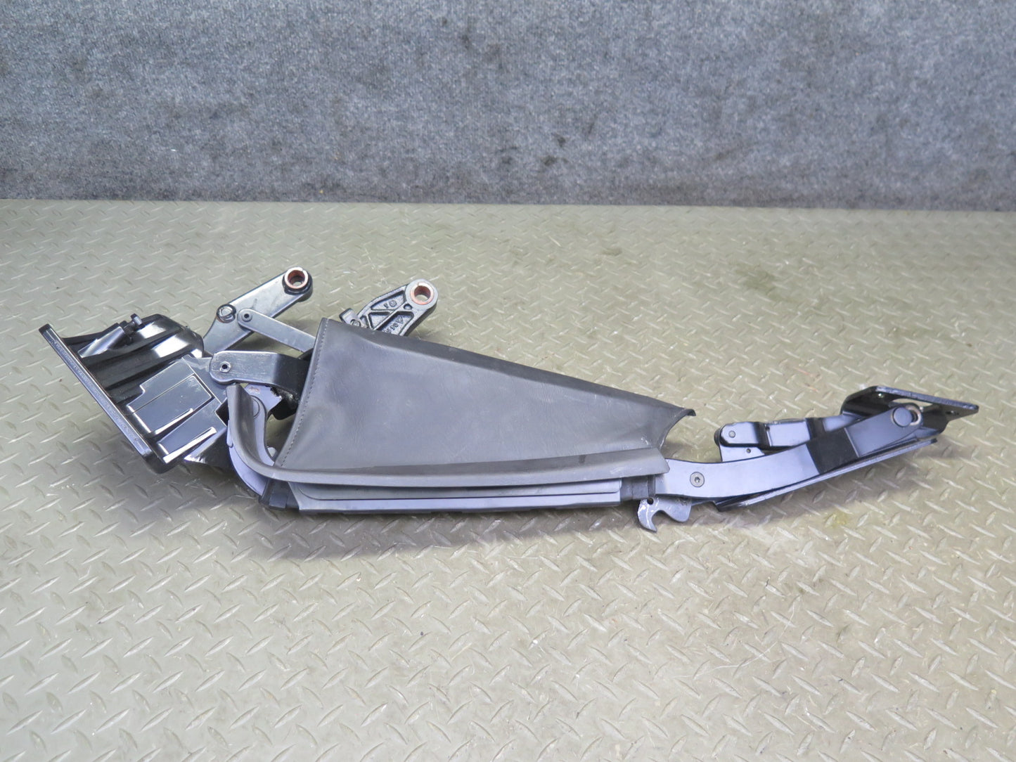 2004-2009 Cadillac XLR Left Right Side Convertible TOP Decklid Hinge Bracket Set