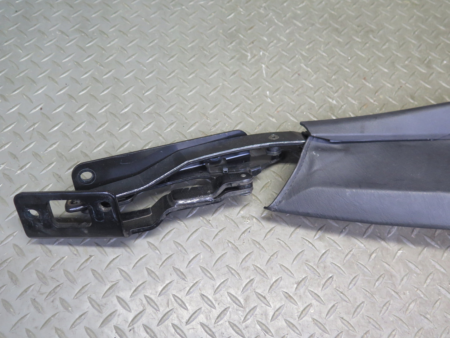 2004-2009 Cadillac XLR Left Right Side Convertible TOP Decklid Hinge Bracket Set