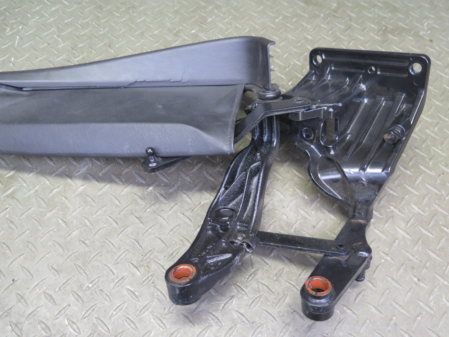 2004-2009 Cadillac XLR Left Right Side Convertible TOP Decklid Hinge Bracket Set