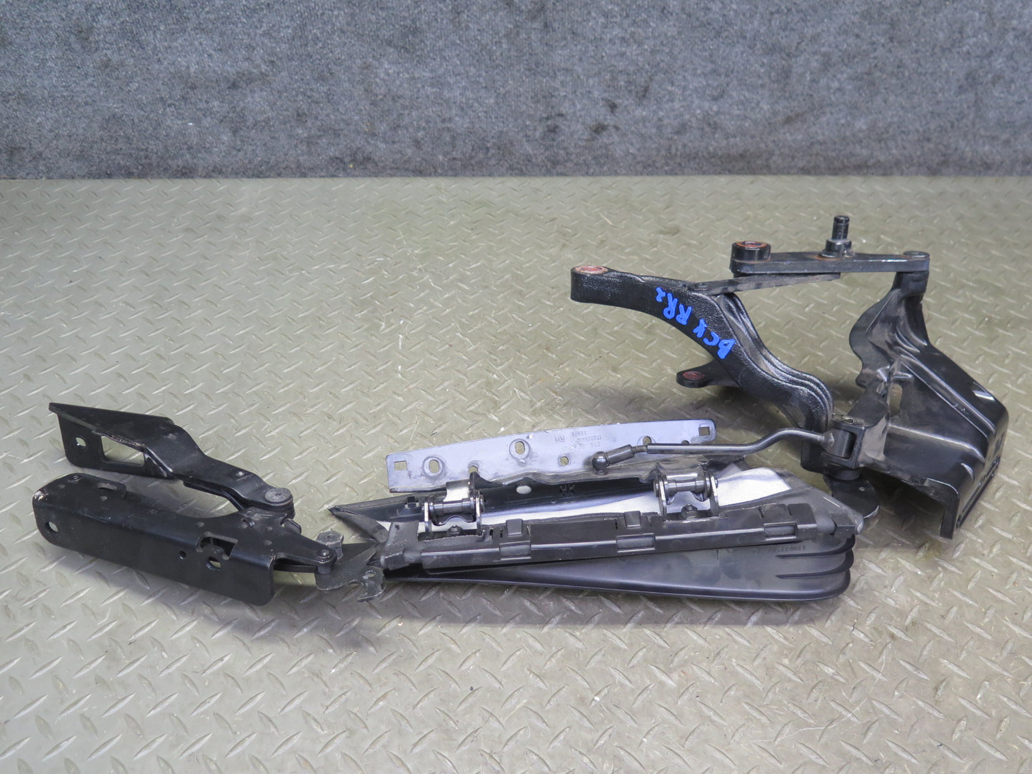 2004-2009 Cadillac XLR Left Right Side Convertible TOP Decklid Hinge Bracket Set