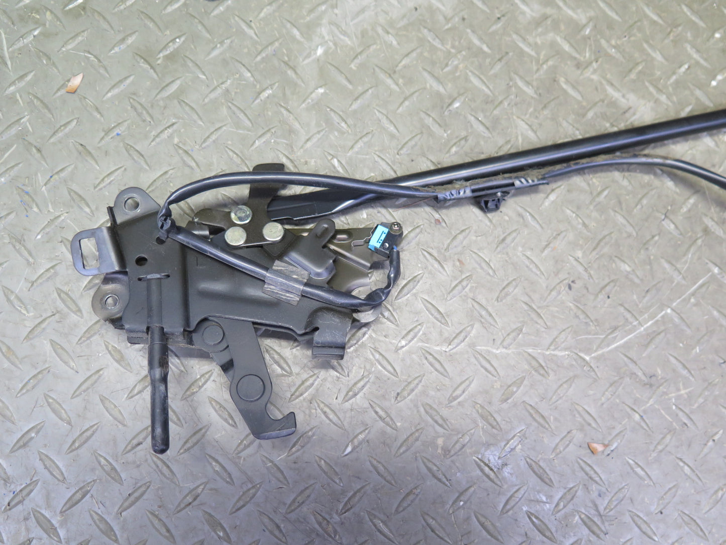 02-10 Lexus SC430 Convertible TOP Roof Lock Latch Actuators w Motor Assy OEM