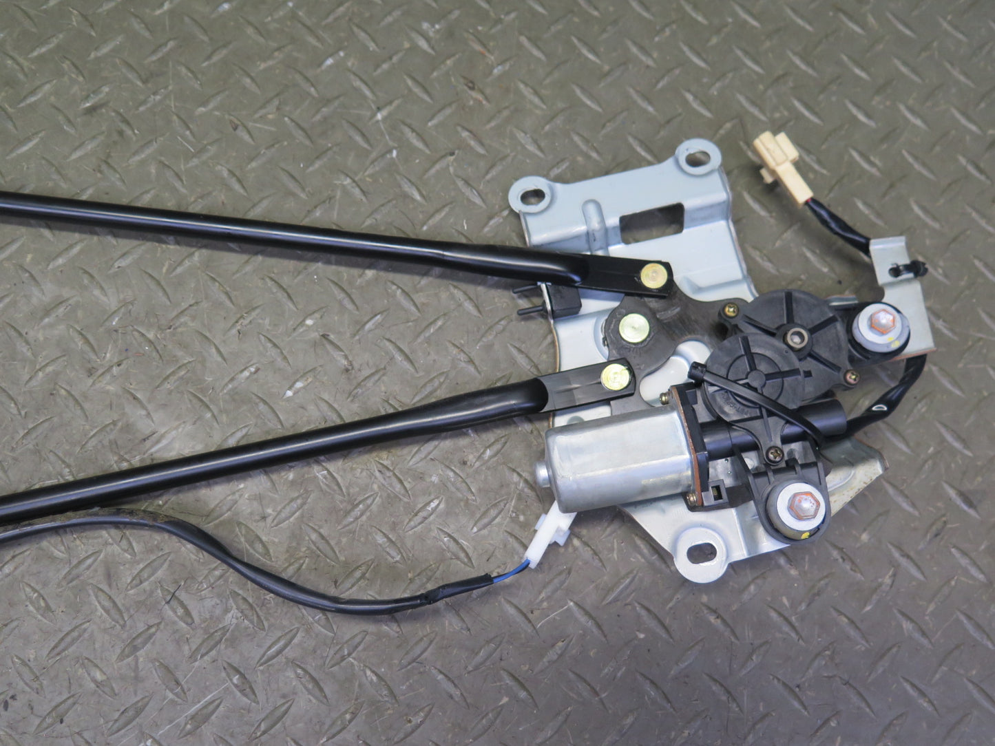 02-10 Lexus SC430 Convertible TOP Roof Lock Latch Actuators w Motor Assy OEM