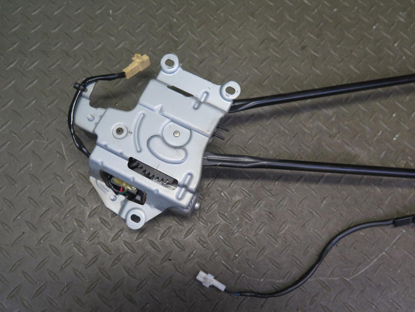 02-10 Lexus SC430 Convertible TOP Roof Lock Latch Actuators w Motor Assy OEM