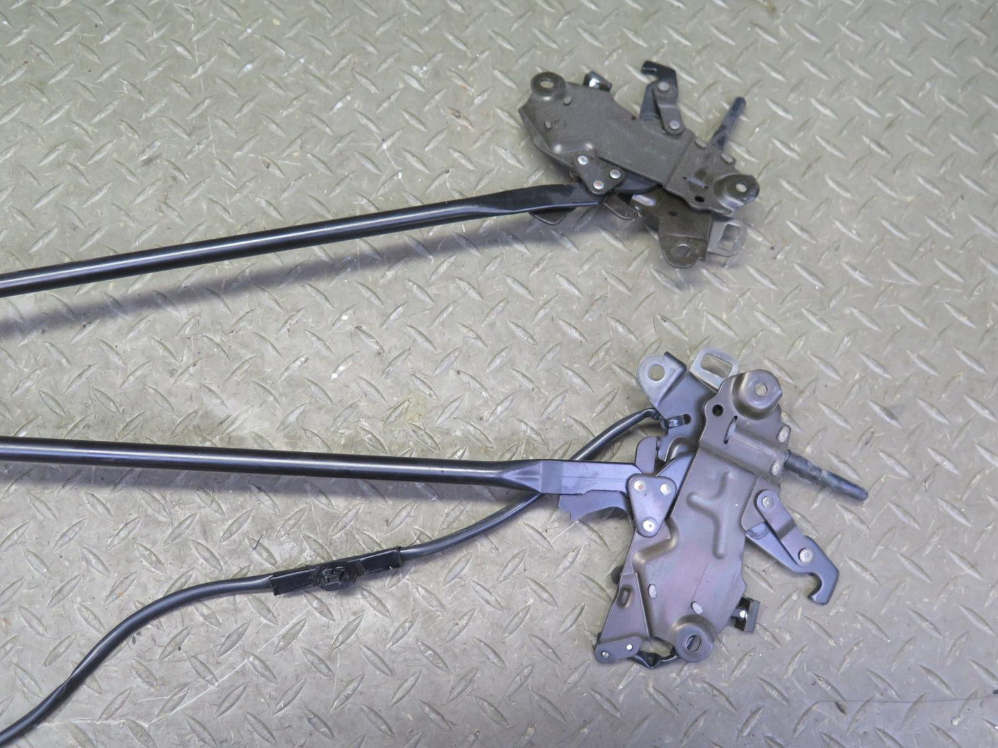 02-10 Lexus SC430 Convertible TOP Roof Lock Latch Actuators w Motor Assy OEM