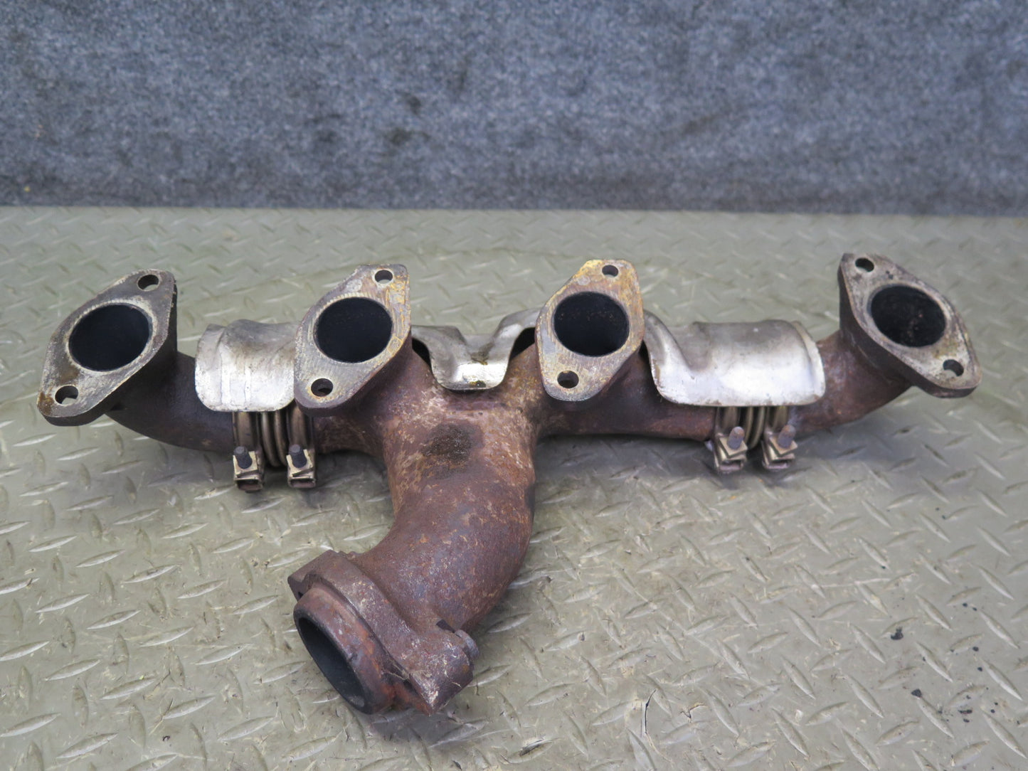 81-85 Mercedes R107 380SL M116.962 Right & Left Exhaust Manifold OEM