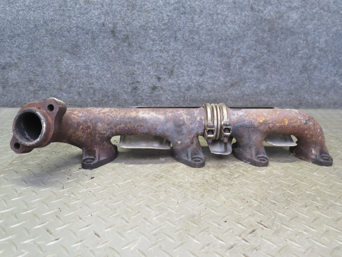 81-85 Mercedes R107 380SL M116.962 Right & Left Exhaust Manifold OEM