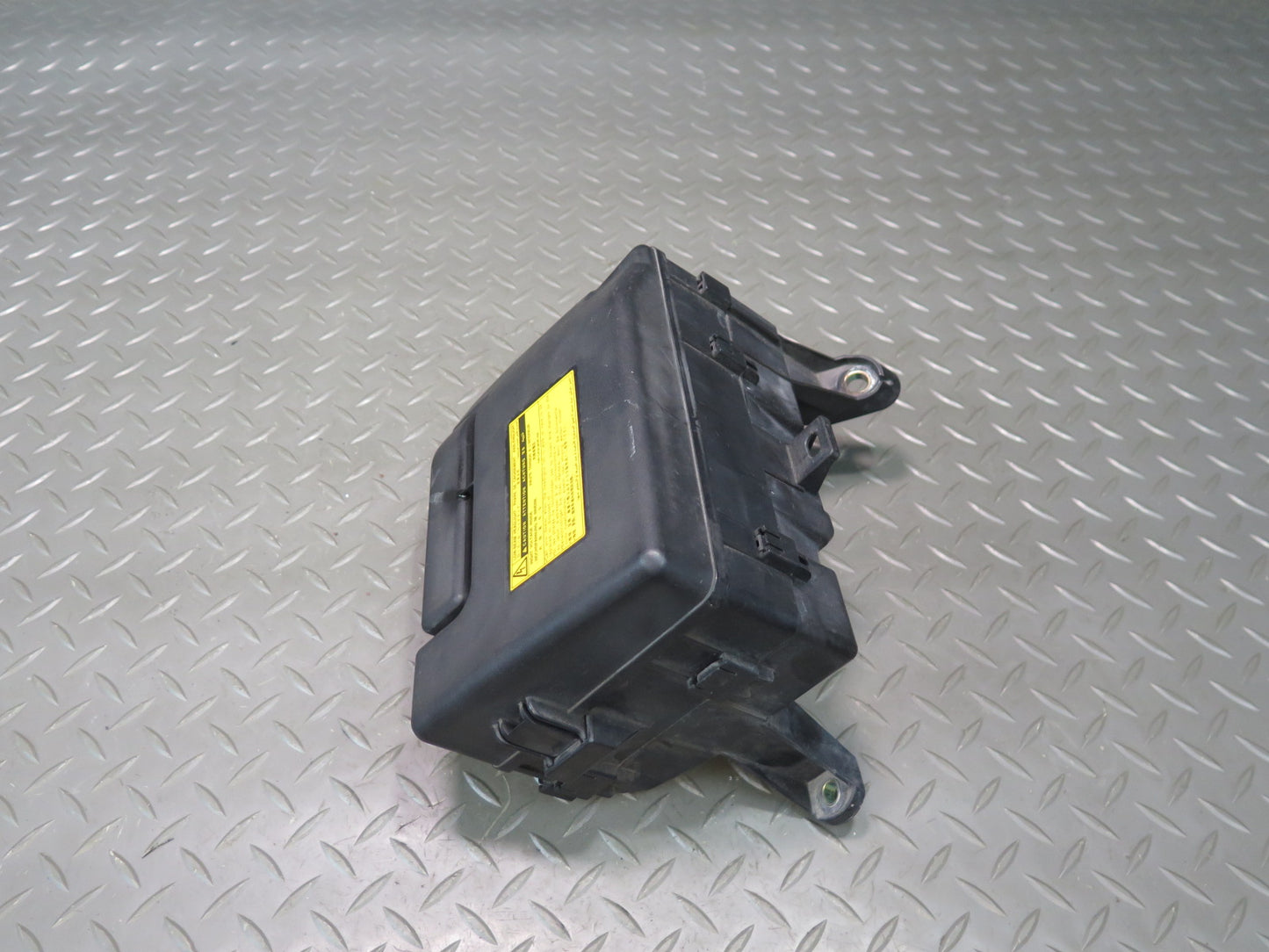 02-10 Lexus UZZ40L SC430 Engine Bay Fuse Relay Box OEM