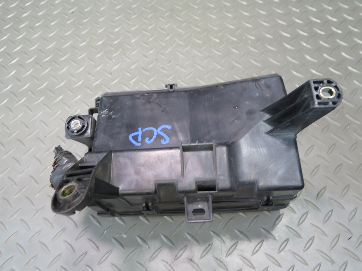 02-10 Lexus UZZ40L SC430 Engine Bay Fuse Relay Box OEM