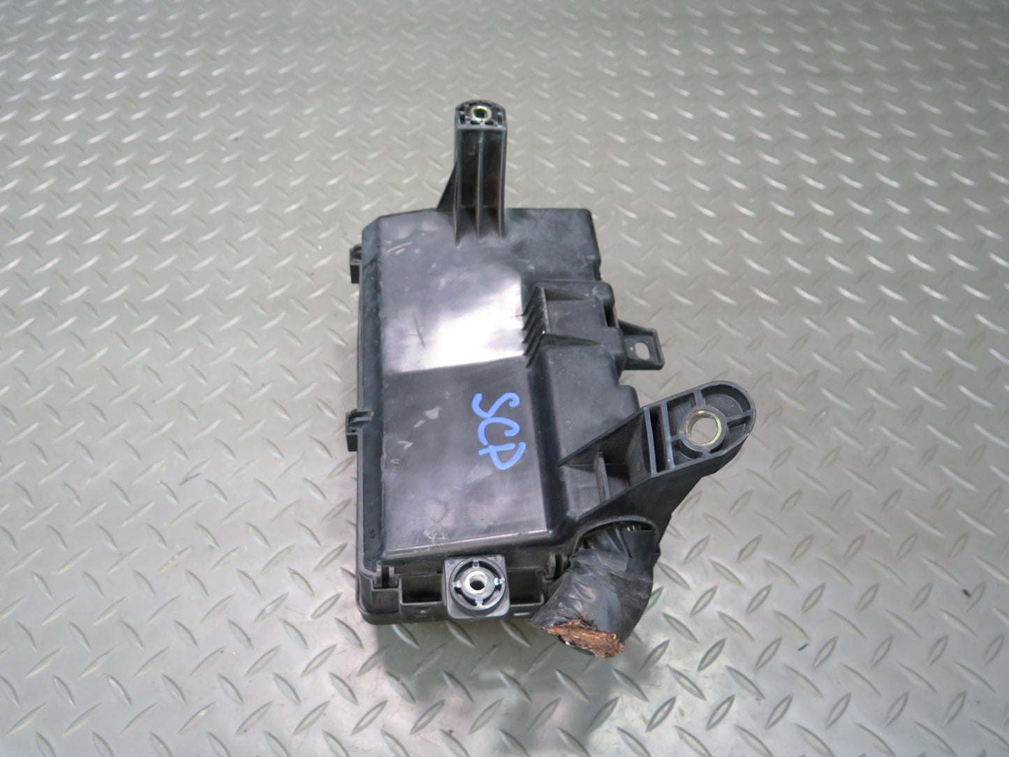 02-10 Lexus UZZ40L SC430 Engine Bay Fuse Relay Box OEM