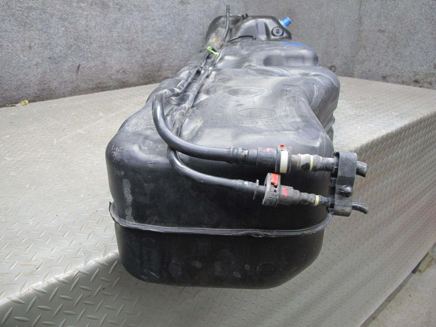 2018 Jeep Wrangler Unlimited JL 4-DOOR VIN X 6th Fuel Tank Unit 52030066AC OEM