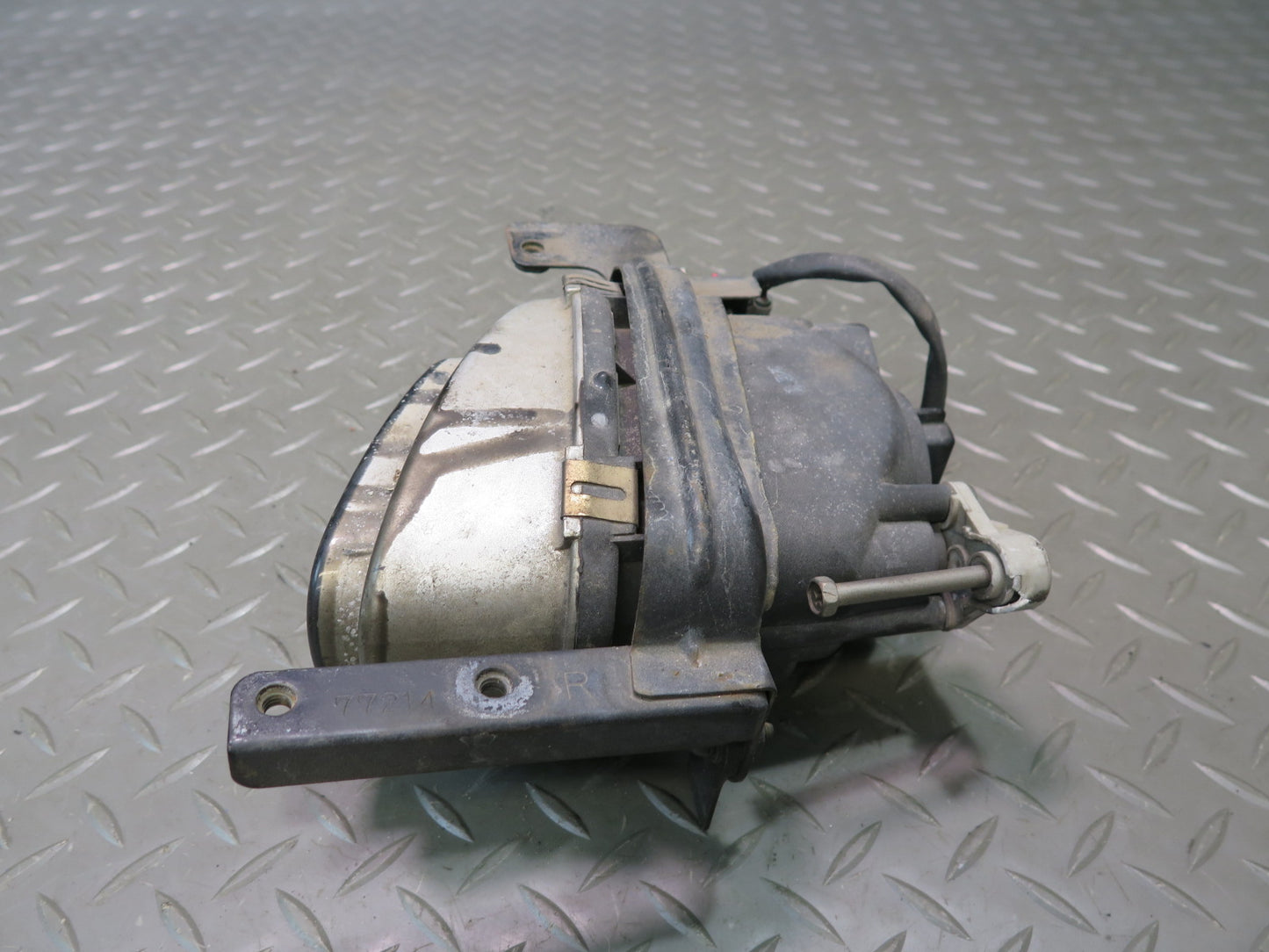 02-10 Lexus UZZ40L SC430 Front Right Fog Light Lamp OEM