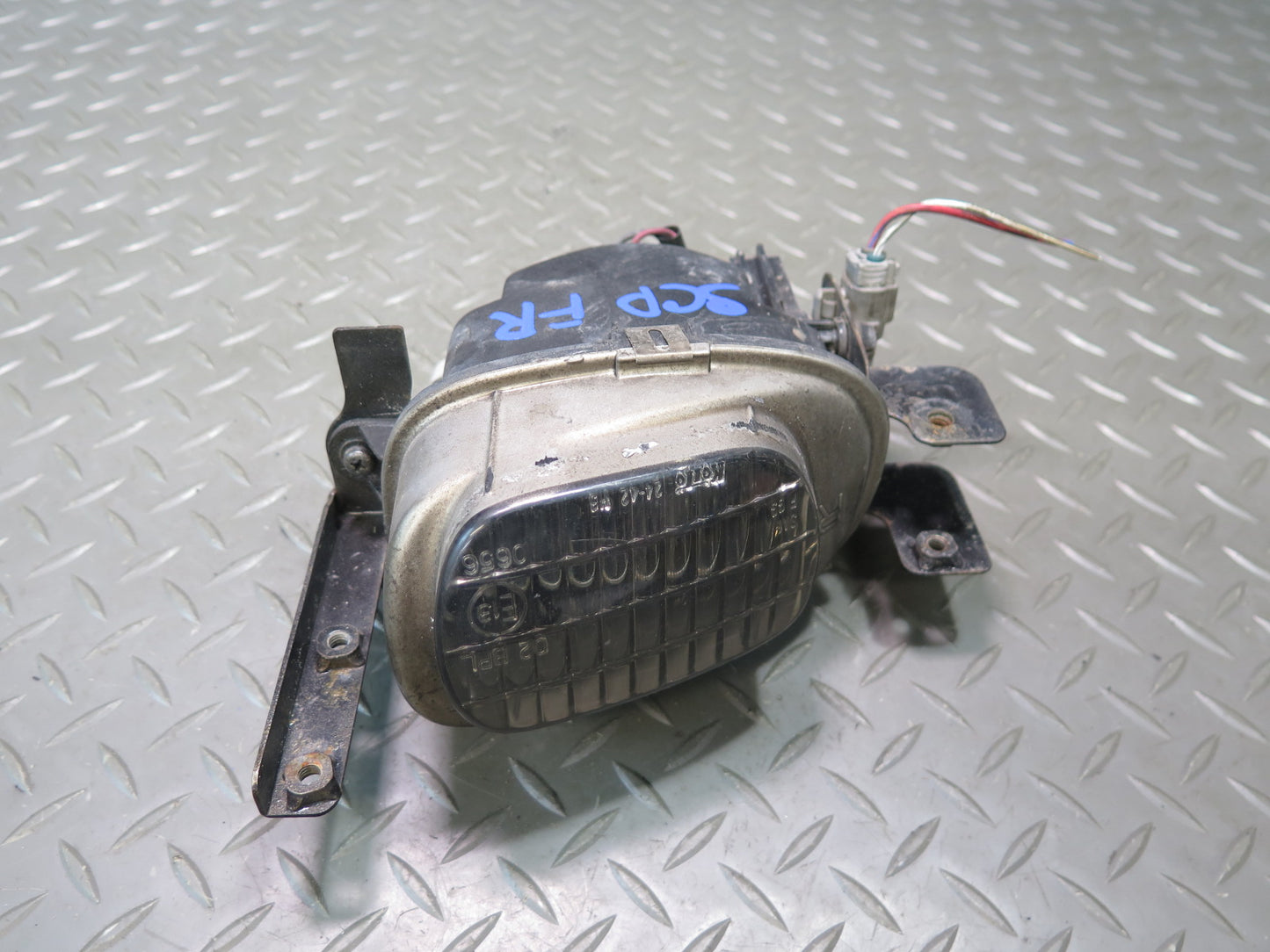 02-10 Lexus UZZ40L SC430 Front Right Fog Light Lamp OEM