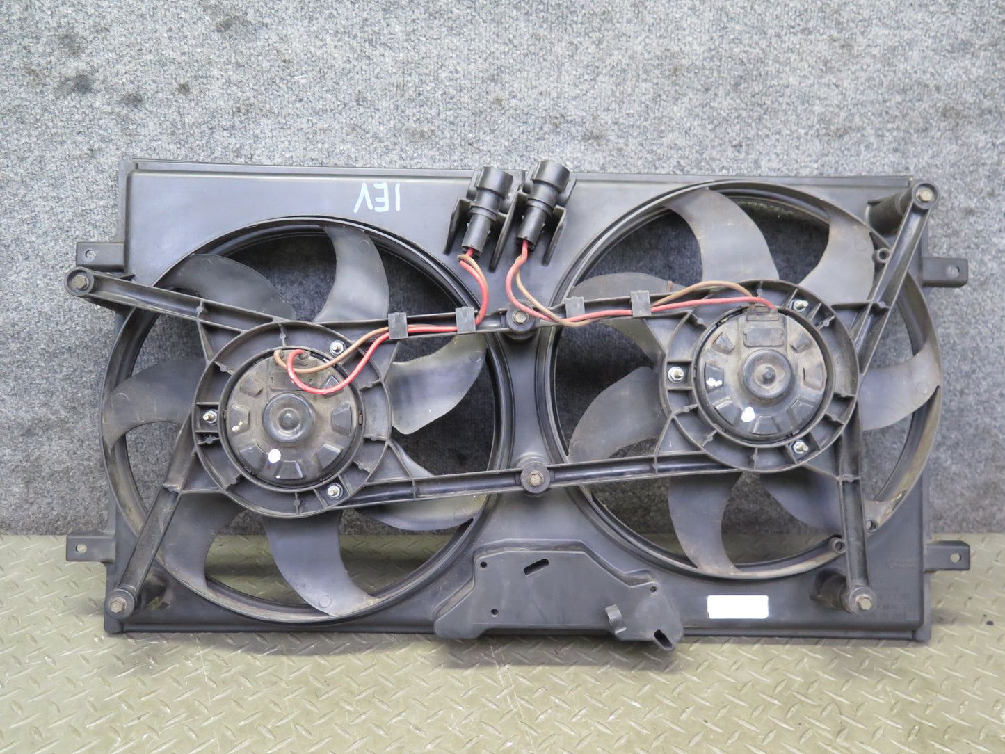 99-03 VW Eurovan T4 2.8L Engine Radiator Cooling Fan Motor Shroud 7D0121207 OEM