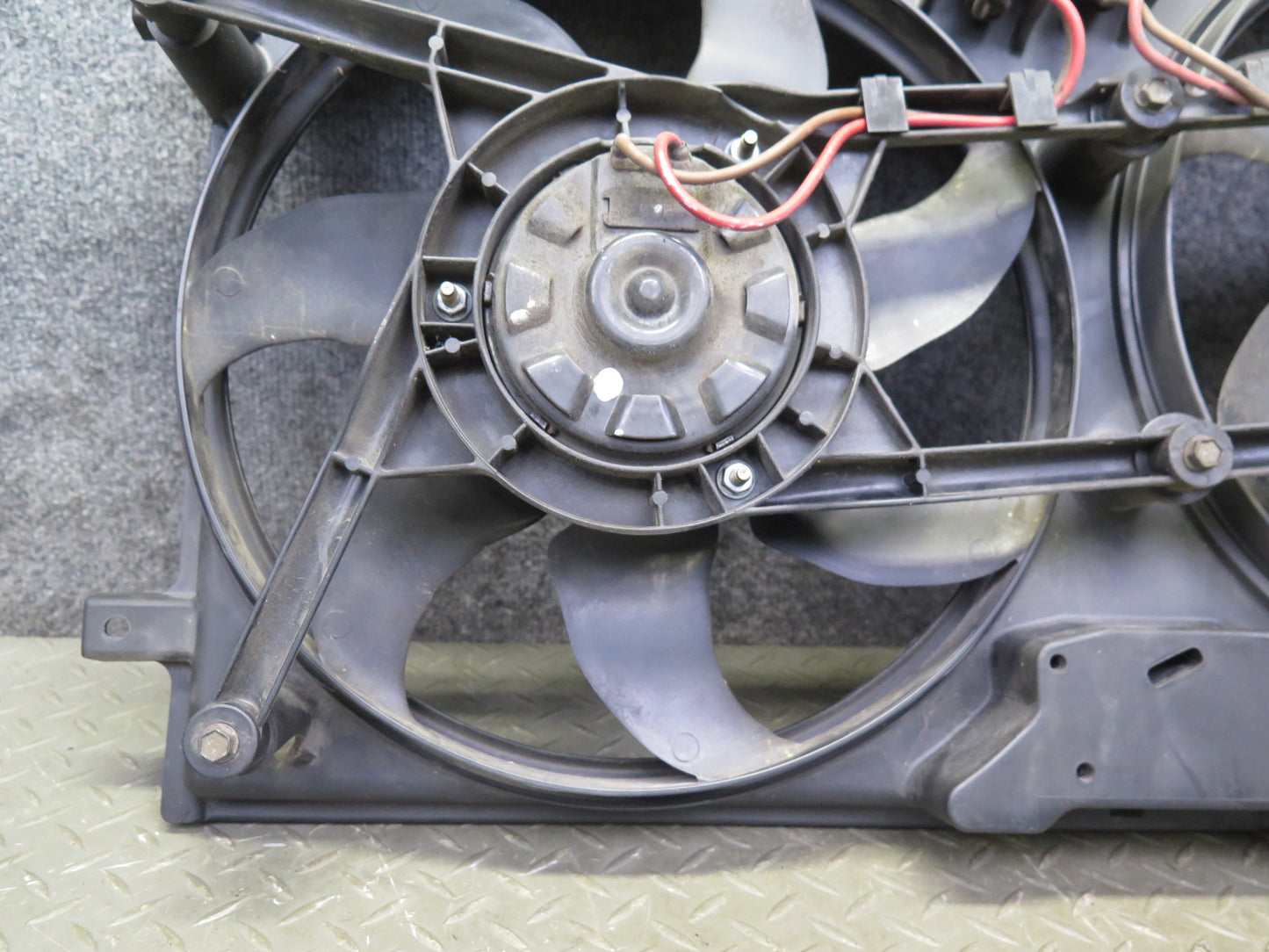 99-03 VW Eurovan T4 2.8L Engine Radiator Cooling Fan Motor Shroud 7D0121207 OEM