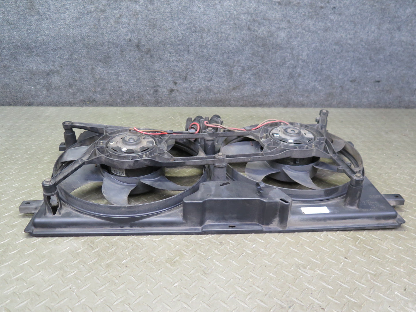 99-03 VW Eurovan T4 2.8L Engine Radiator Cooling Fan Motor Shroud 7D0121207 OEM