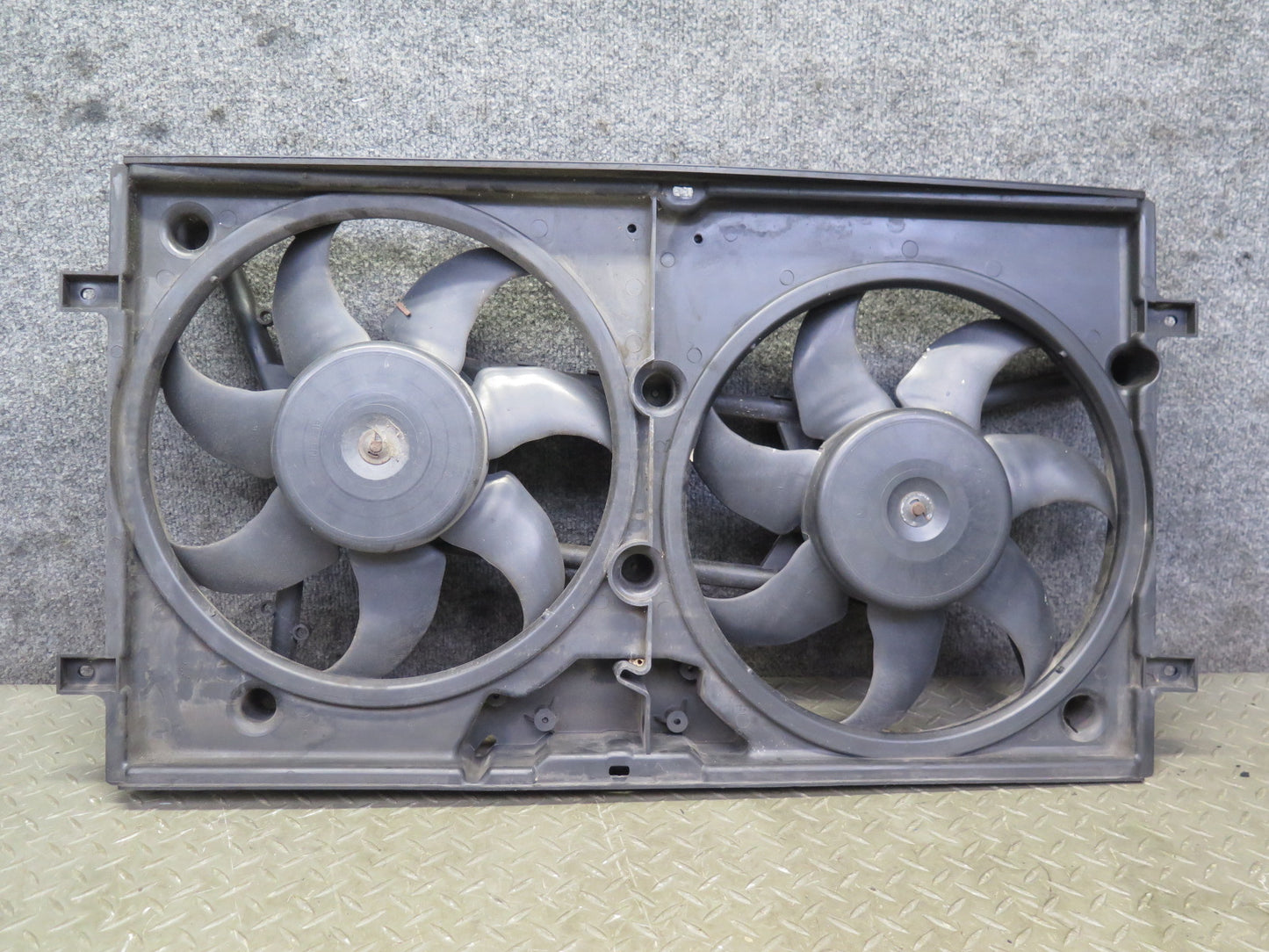 99-03 VW Eurovan T4 2.8L Engine Radiator Cooling Fan Motor Shroud 7D0121207 OEM