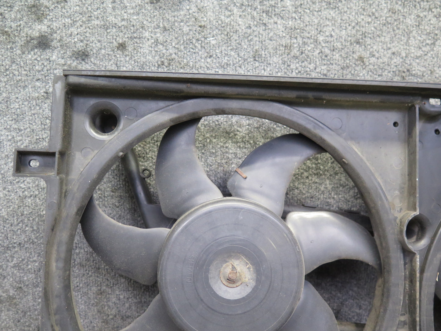 99-03 VW Eurovan T4 2.8L Engine Radiator Cooling Fan Motor Shroud 7D0121207 OEM