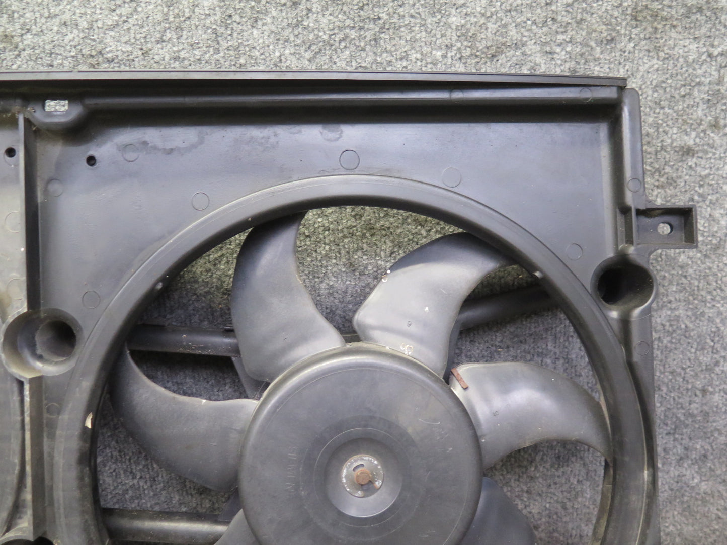 99-03 VW Eurovan T4 2.8L Engine Radiator Cooling Fan Motor Shroud 7D0121207 OEM