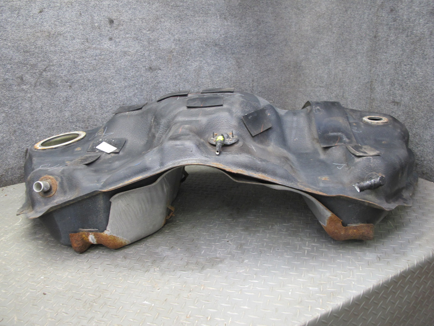 06-13 Lexus GSE20L IS350 IS250 Gas Fuel Tank w Heat Shield Assembly 87K OEM