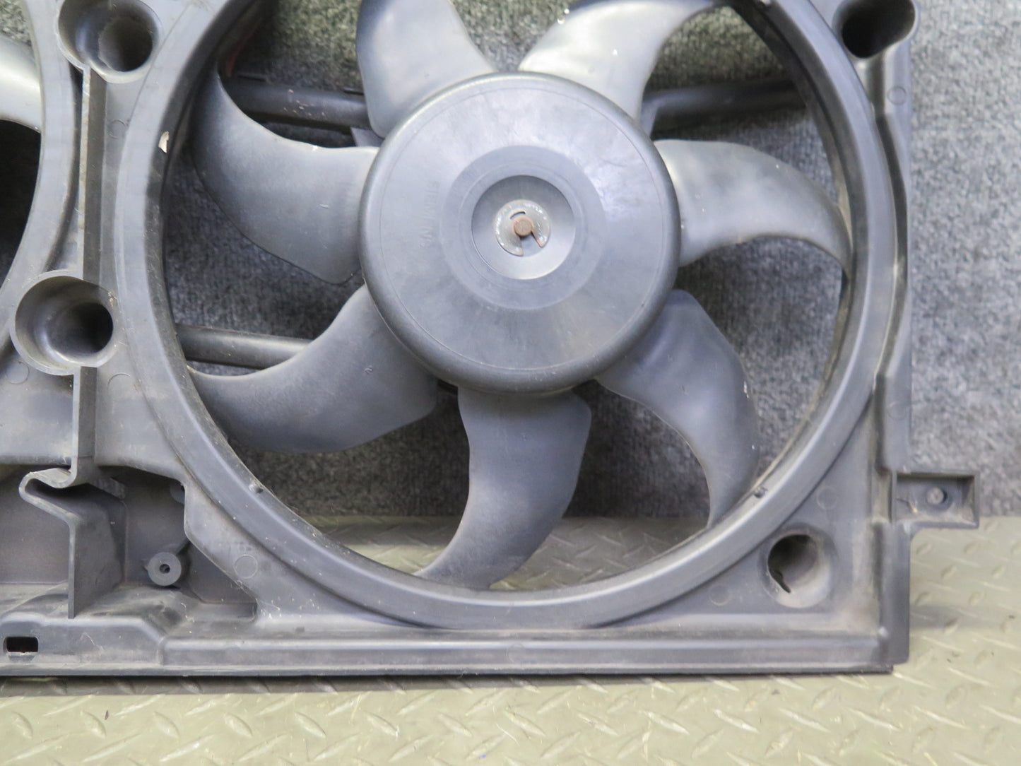 99-03 VW Eurovan T4 2.8L Engine Radiator Cooling Fan Motor Shroud 7D0121207 OEM