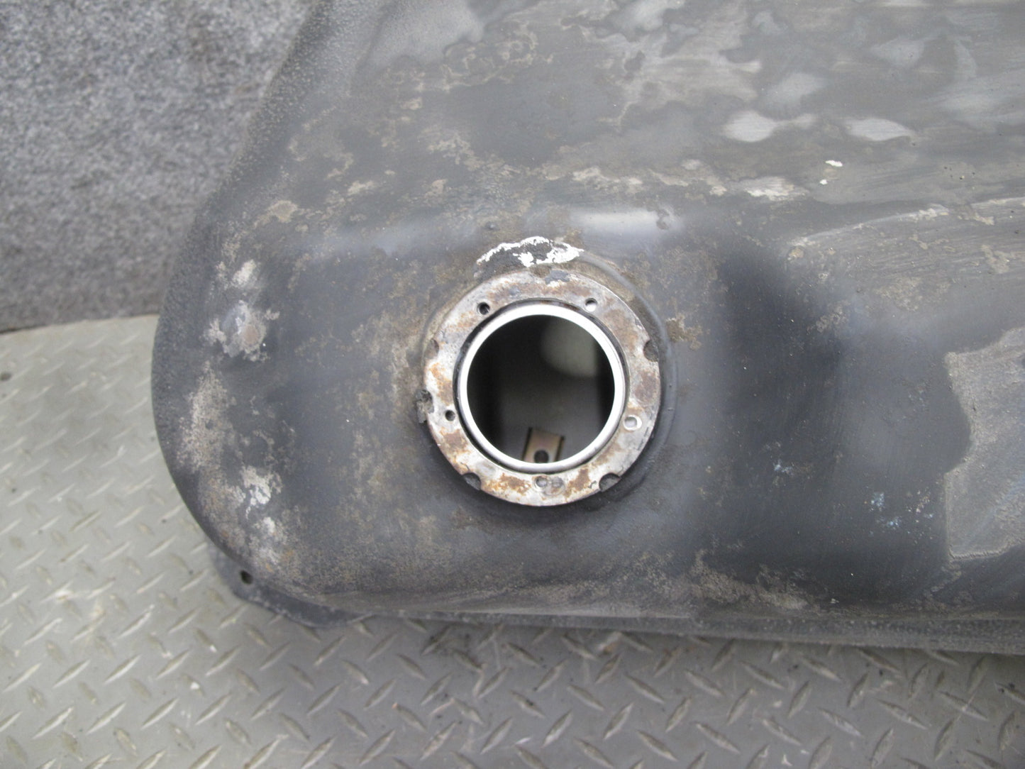 02-05 Lexus Z40 SC430 Gas Fuel Tank Assembly OEM