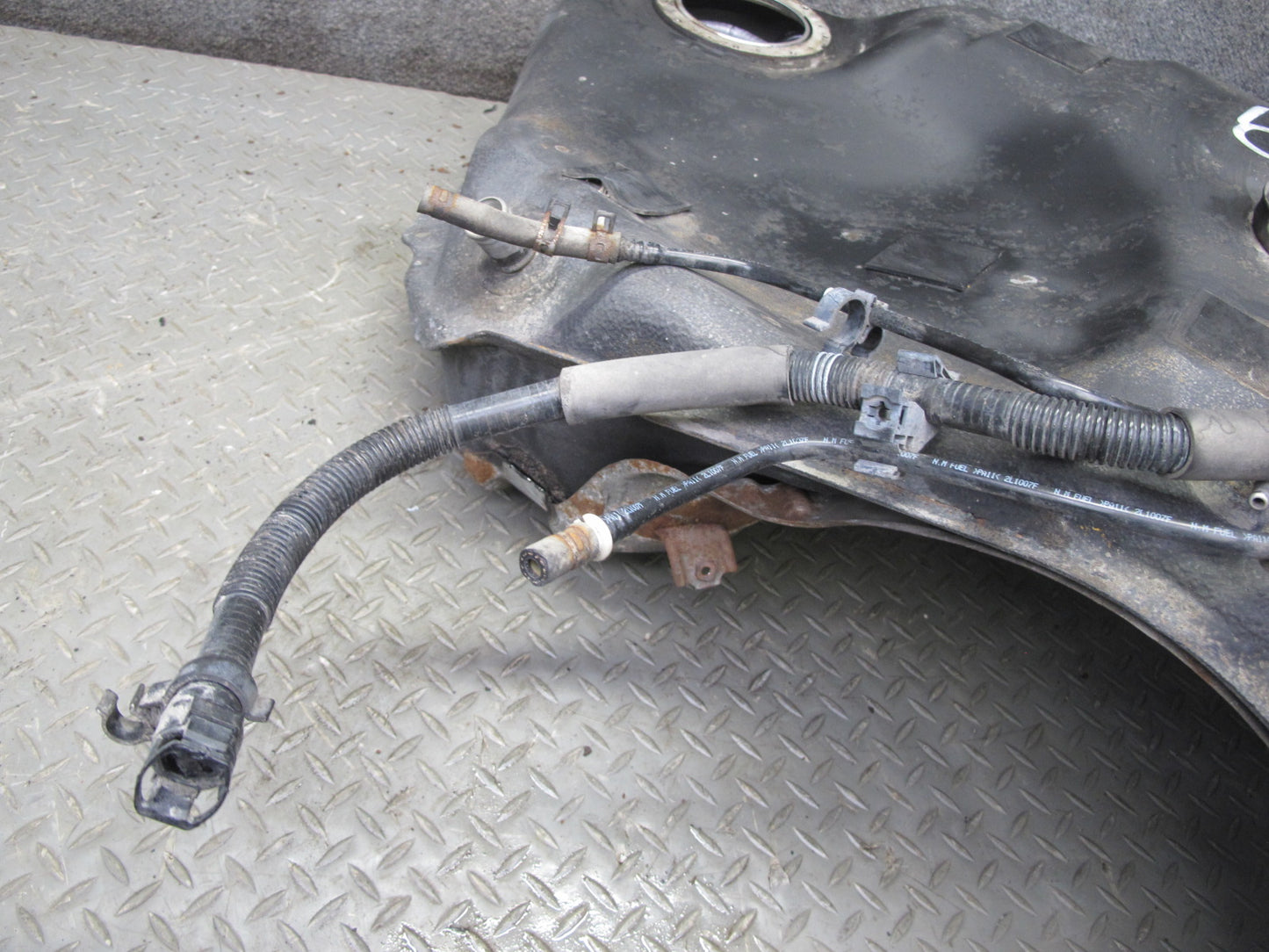 02-05 Lexus Z40 SC430 Gas Fuel Tank Assembly OEM
