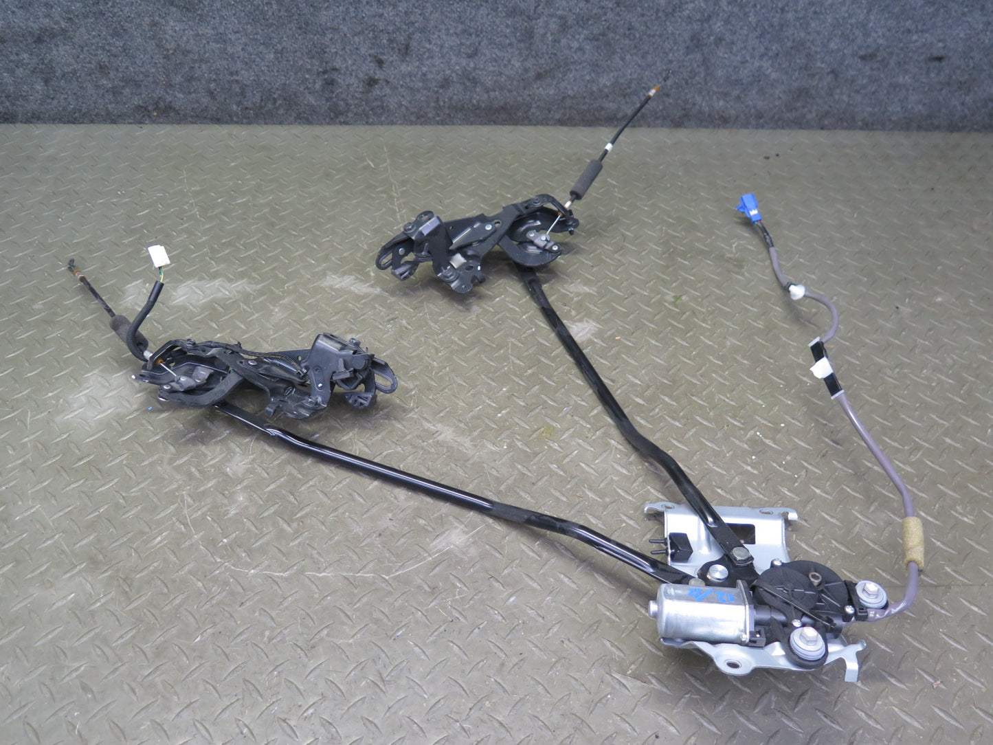 10-13 Lexus IS350 IS250 Convertible Rear Trunk Roof Lock Latch Motor Assy OEM