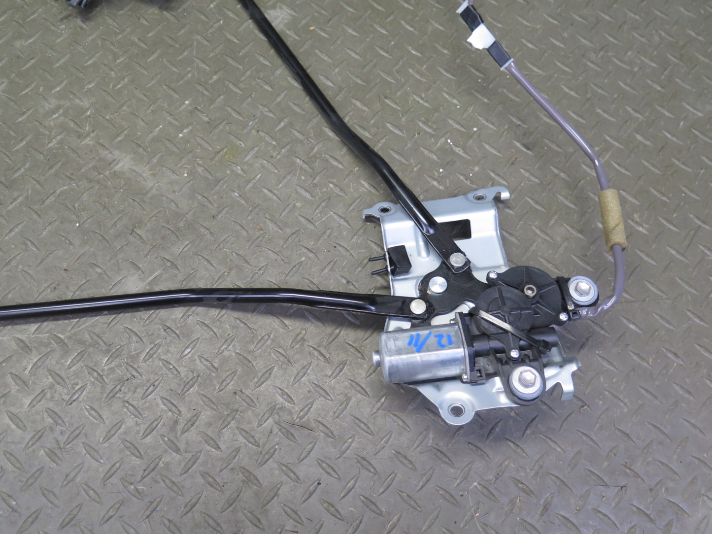 10-13 Lexus IS350 IS250 Convertible Rear Trunk Roof Lock Latch Motor Assy OEM