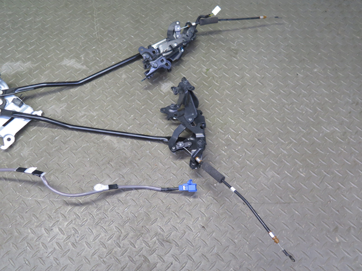 10-13 Lexus IS350 IS250 Convertible Rear Trunk Roof Lock Latch Motor Assy OEM