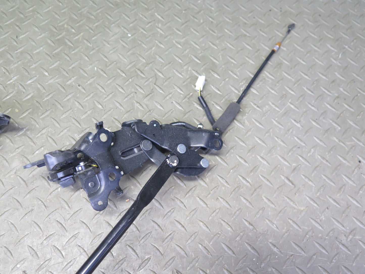 10-13 Lexus IS350 IS250 Convertible Rear Trunk Roof Lock Latch Motor Assy OEM