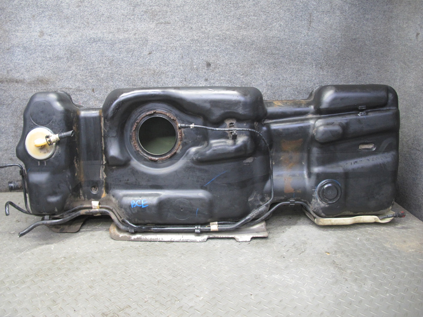 2009-2014 Cadillac Escalade Gas Fuel Tank Unit w Heat Shield 15823276