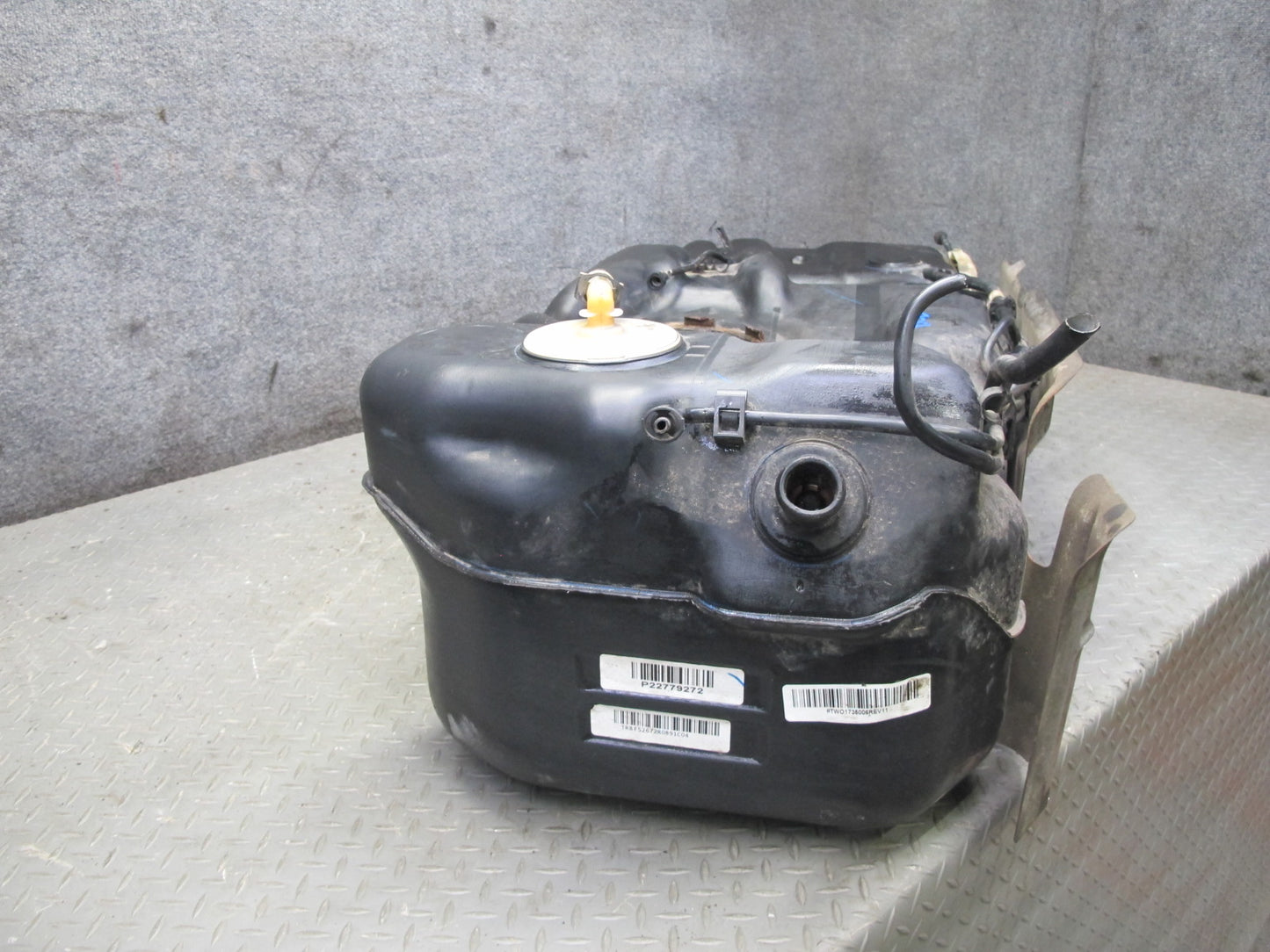 2009-2014 Cadillac Escalade Gas Fuel Tank Unit w Heat Shield 15823276