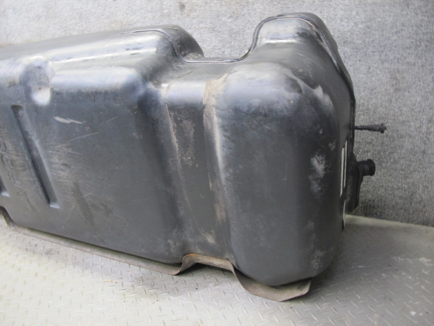 2009-2014 Cadillac Escalade Gas Fuel Tank Unit w Heat Shield 15823276