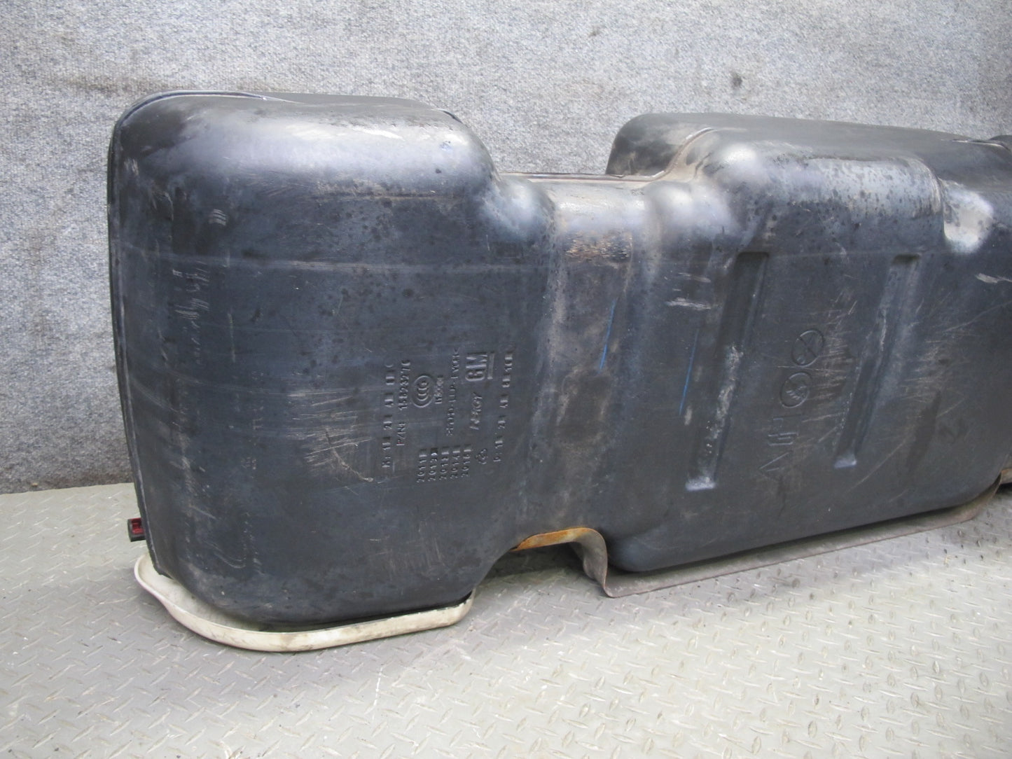 2009-2014 Cadillac Escalade Gas Fuel Tank Unit w Heat Shield 15823276