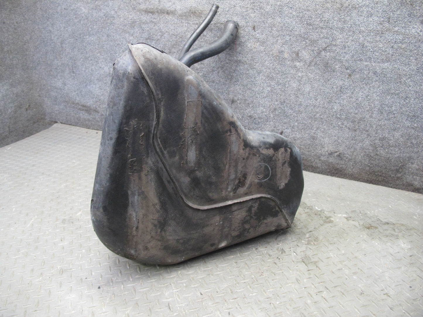 97-98 Chevrolet Corvette C5 Rear Left Fuel Tank 87K Miles 10410831 OEM