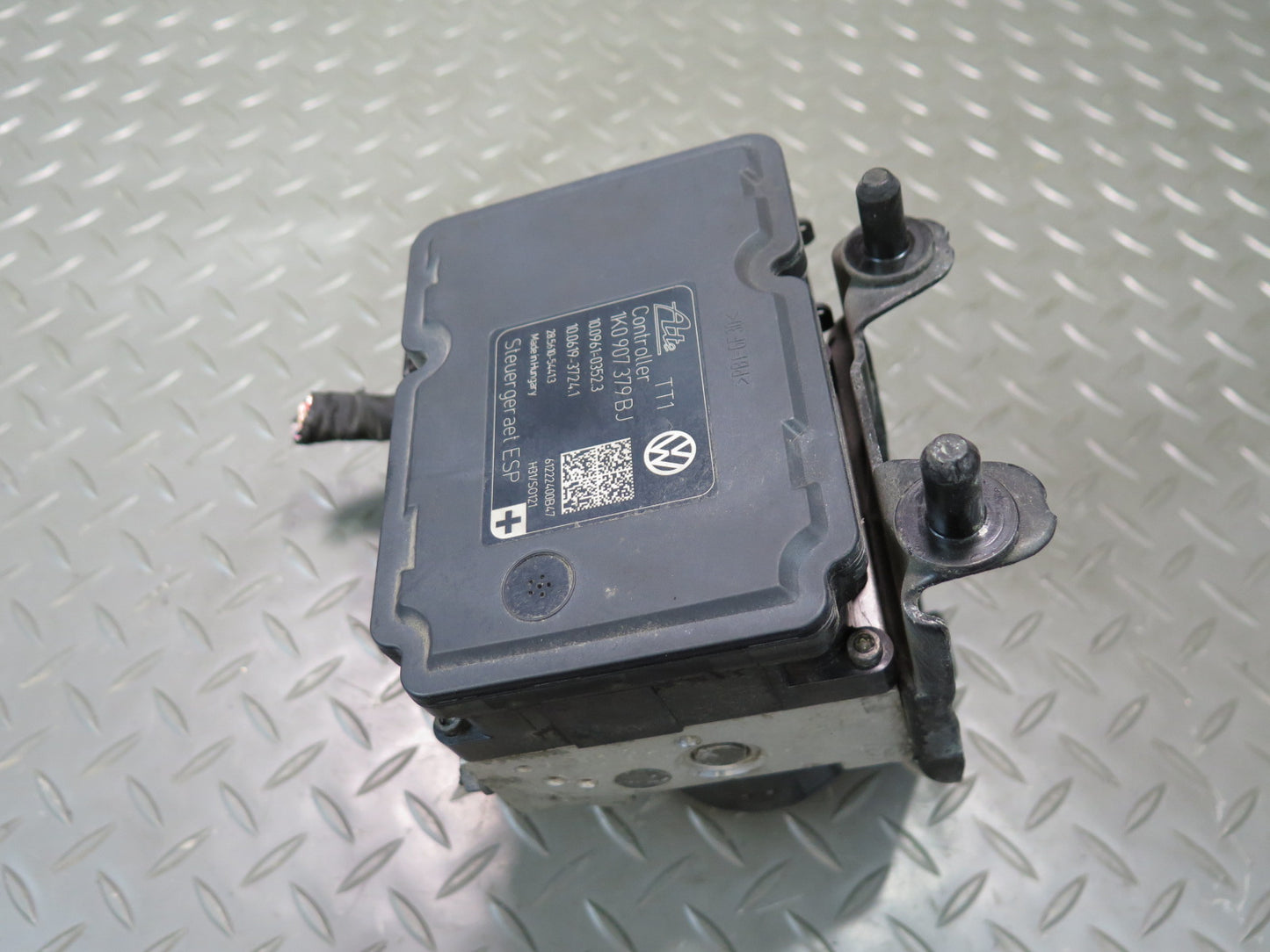 2012 VW Golf R MK6 Anti Lock Brake ABS Pump Module w Bracket 1K0614517DJ OEM