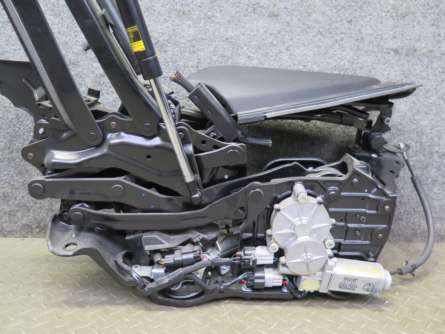 10-13 Lexus GSE20L IS350 IS250 Convertible Rear Left Trunk Lid Hinge w Motor OEM