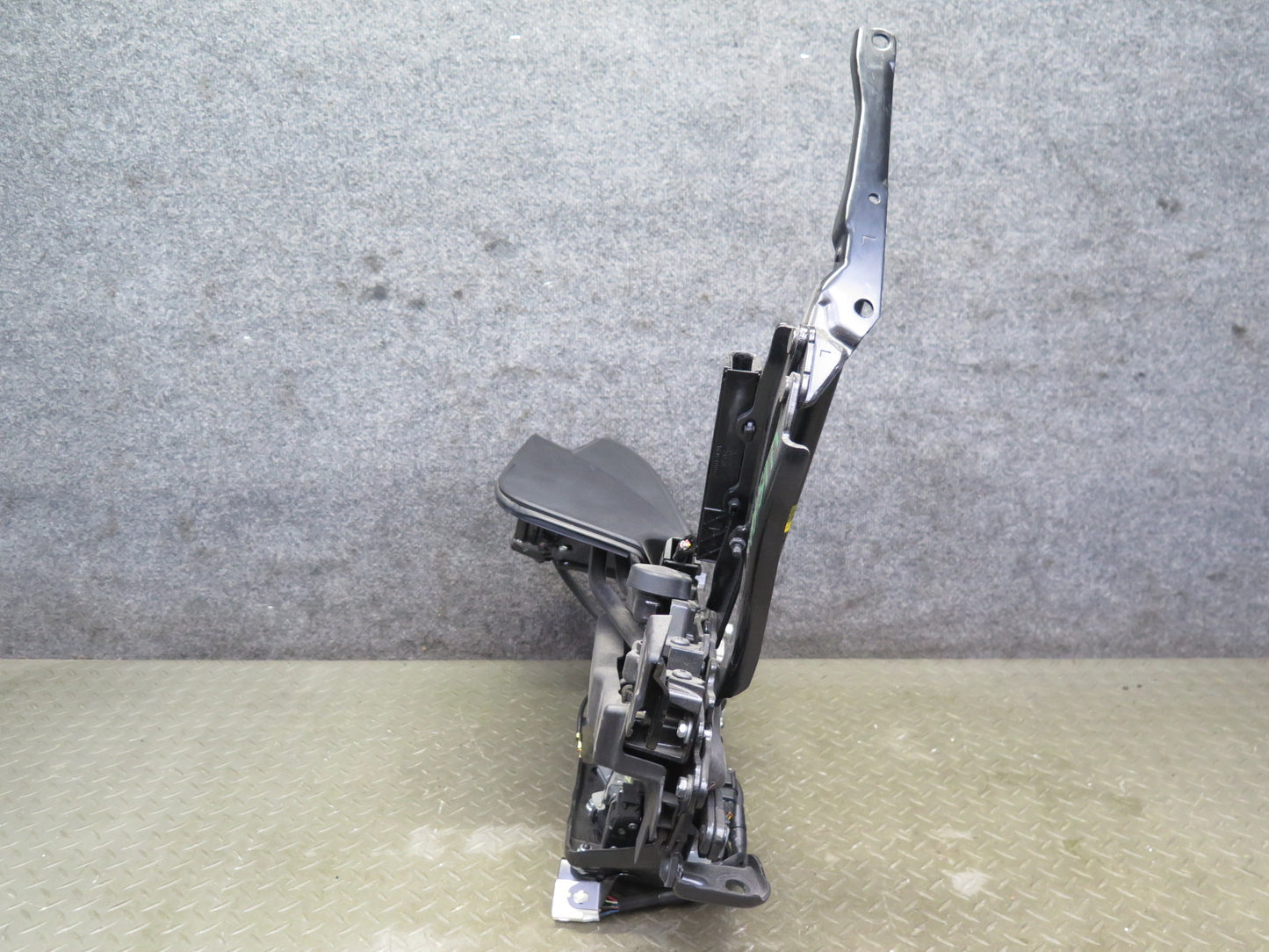 10-13 Lexus GSE20L IS350 IS250 Convertible Rear Left Trunk Lid Hinge w Motor OEM