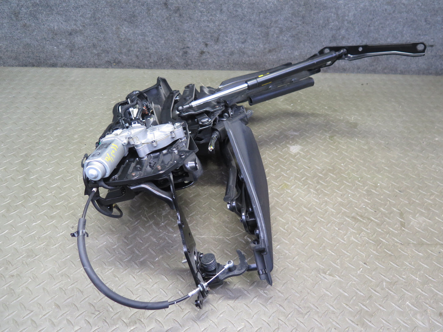 10-13 Lexus GSE20L IS350 IS250 Convertible Rear Left Trunk Lid Hinge w Motor OEM