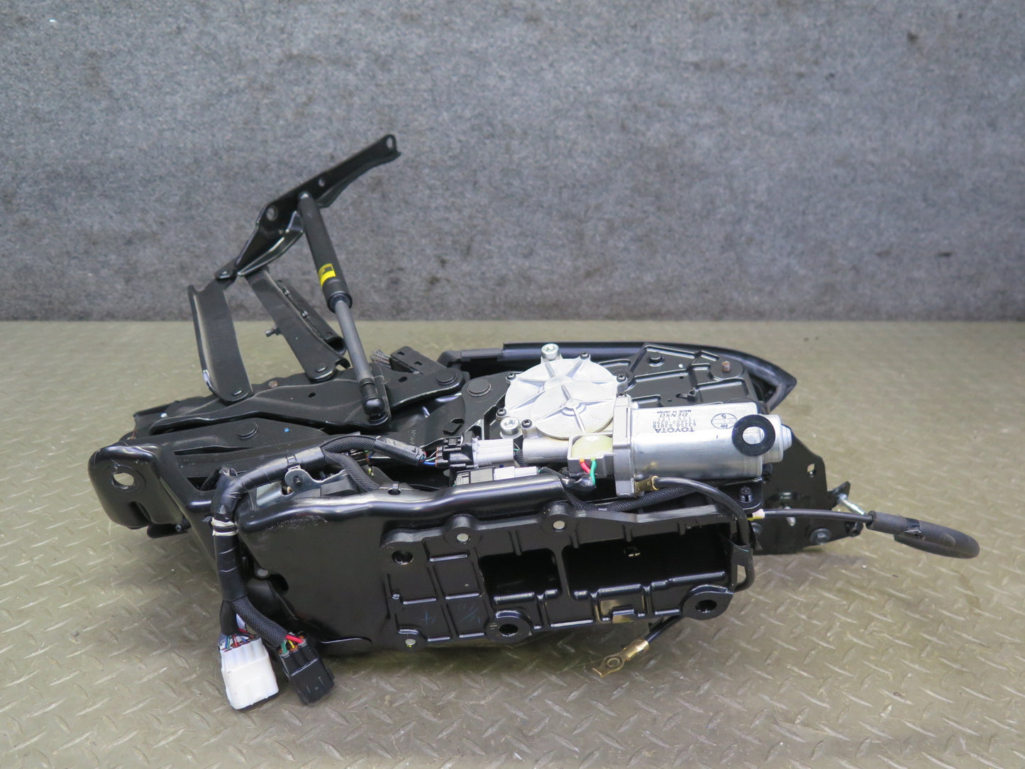 10-13 Lexus GSE20L IS350 IS250 Convertible Rear Left Trunk Lid Hinge w Motor OEM