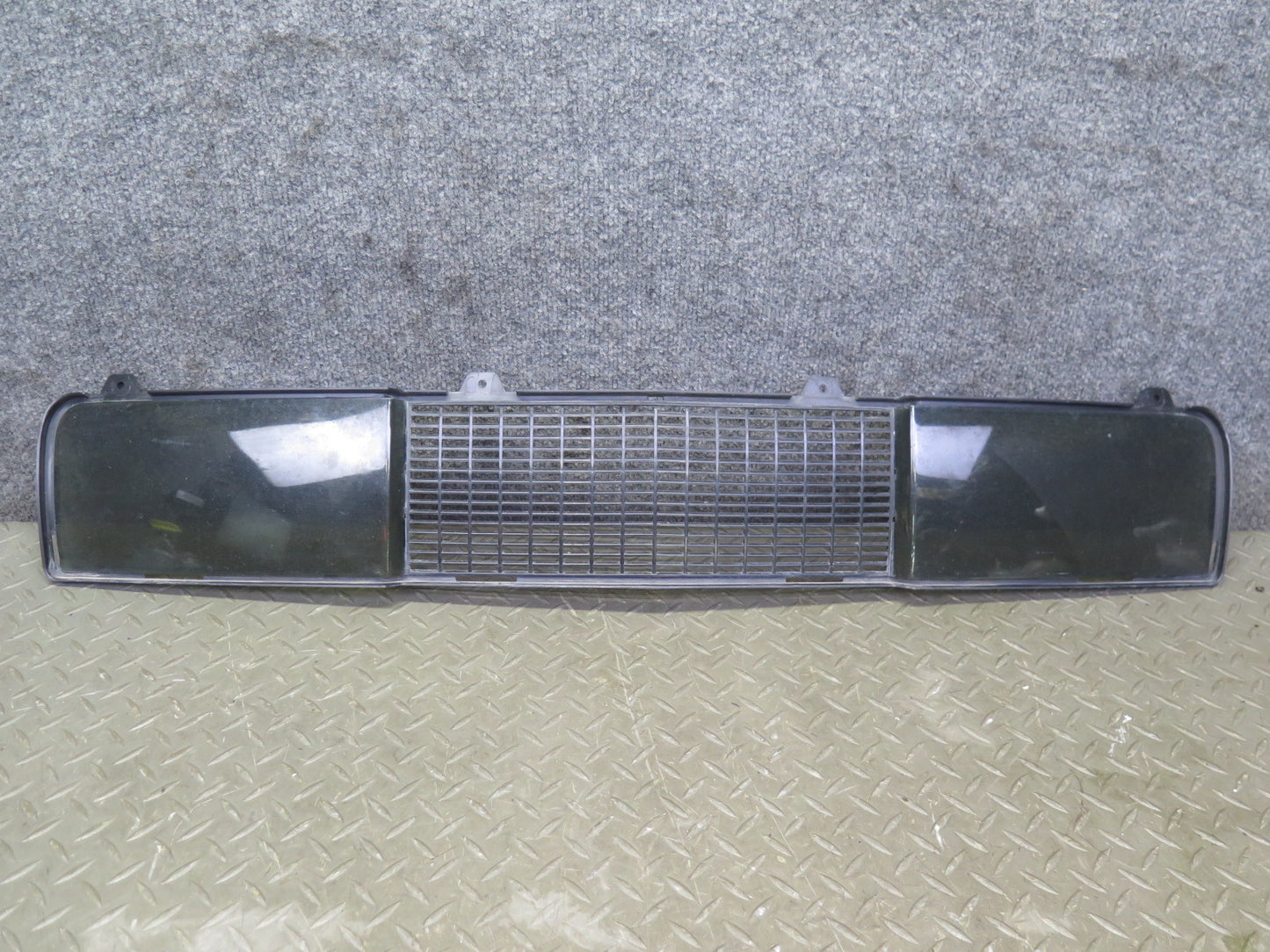 2004-2008 Cadillac XLR Front Bumper Center Lower Grille Trim Panel Assembly