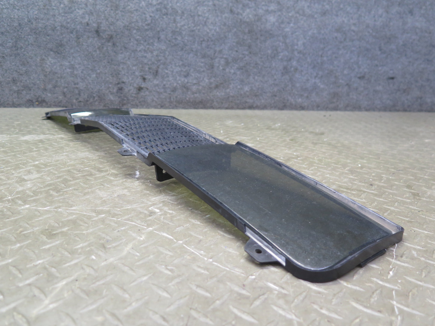 2004-2008 Cadillac XLR Front Bumper Center Lower Grille Trim Panel Assembly