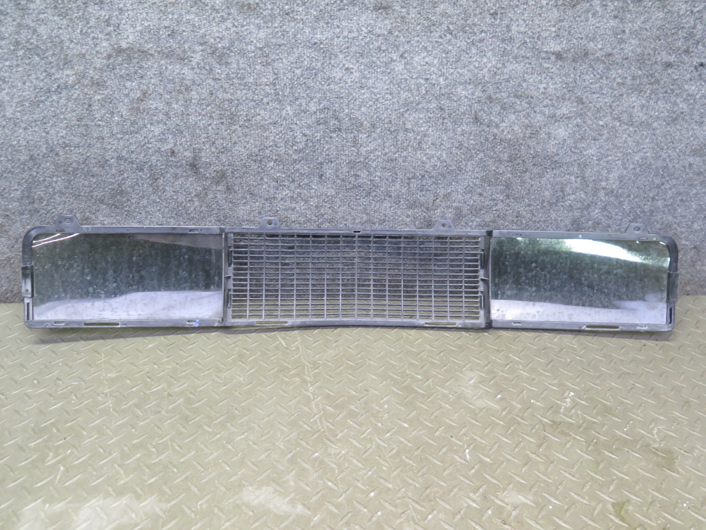 2004-2008 Cadillac XLR Front Bumper Center Lower Grille Trim Panel Assembly