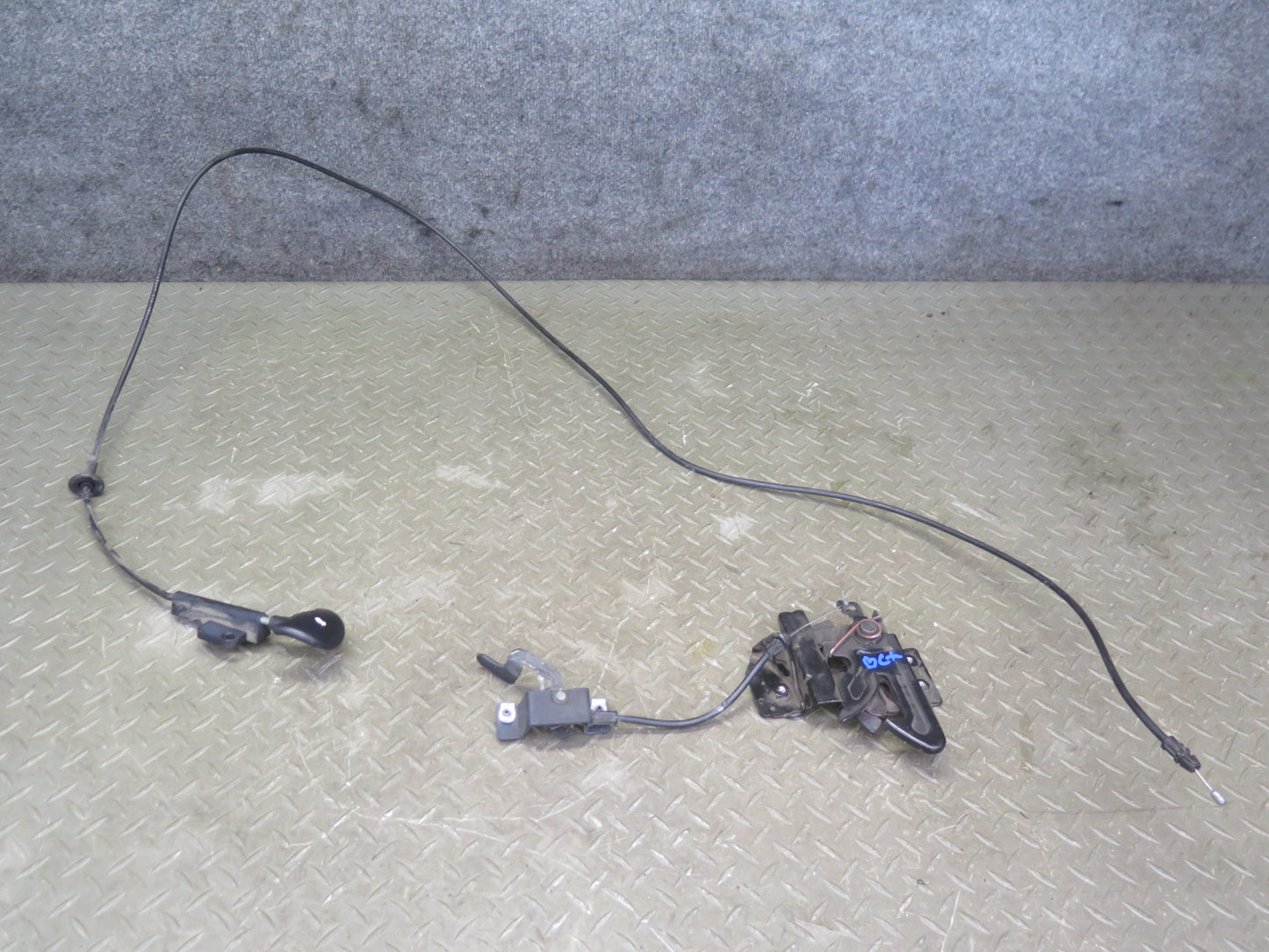 2004-2009 Cadillac XLR Hood Bonnet Lock Latch Release W/ Cable & Handle