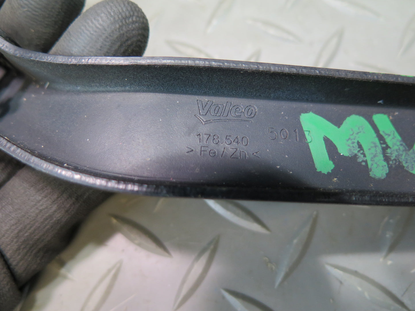 11-15 Mini Cooper R60 R61 Countryman Set of 2 Front Left & Right Wiper Arm OEM