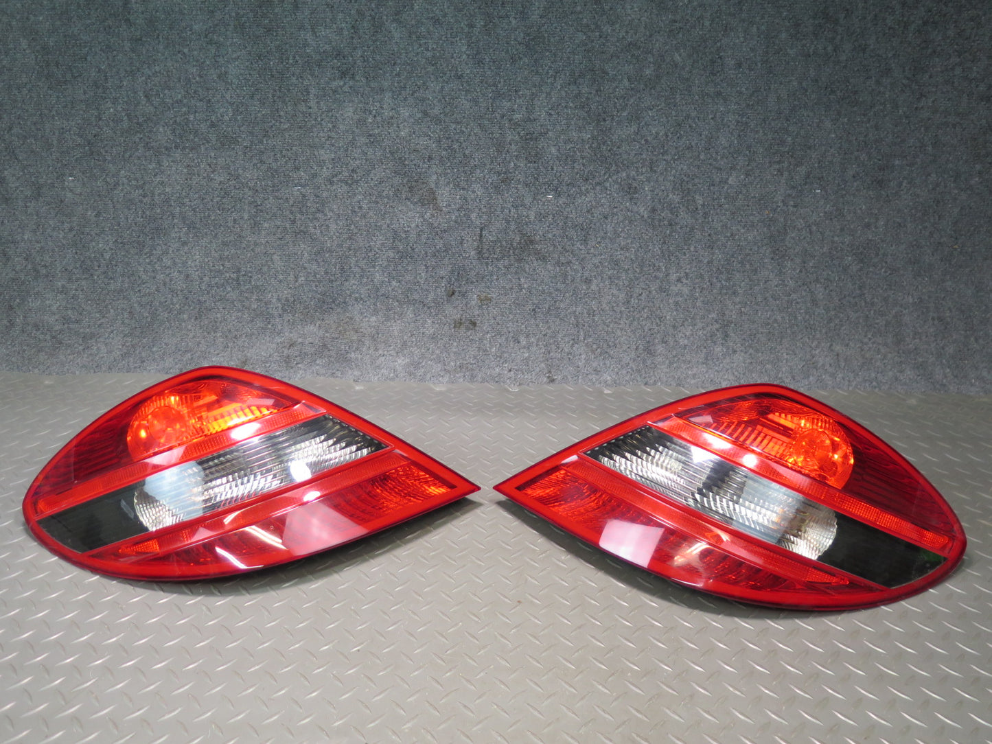 05-11 Mercedes R171 Slk-class Set of 2 Rear Left & Right Tail Light Lamp OEM